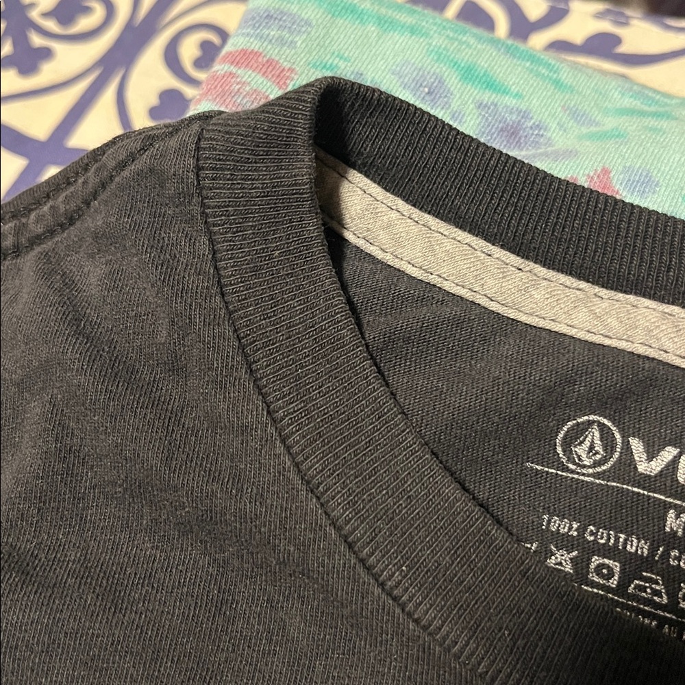 Volcom -Y2K “frisky fish and dive bar” Hawaii T-shirt - Picture 9 of 9